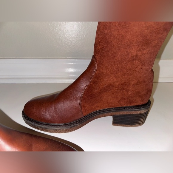 Elegant Brown Ankle Boots with Fur Trim - Picture 6 of 9